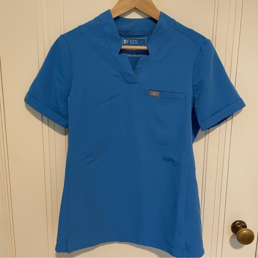 NWOT Figs Siaya Scrub Top in Capri Blue Limited Edition Size XS‎